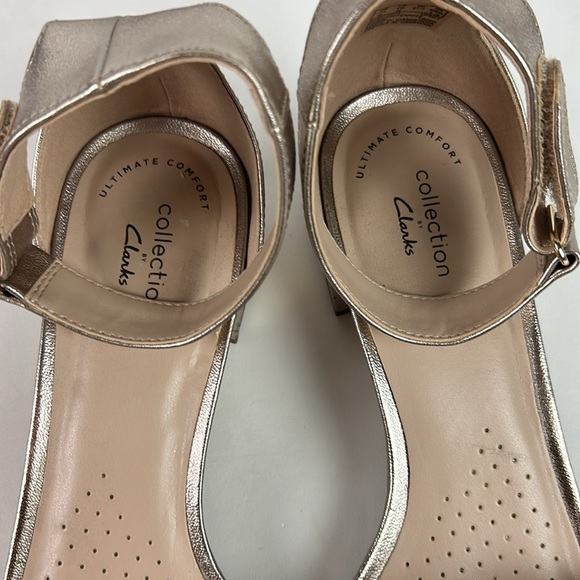 Like new Clarks Caroleigh Anya Ankle Strap Heeled Sandals Metallic Gold 10 - Picture 10 of 12